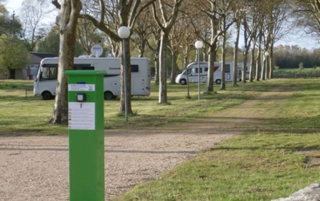 Camping-Car Park Bruère-Allichamps - Photo 3
