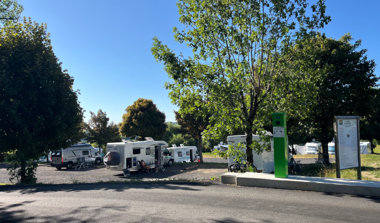 Aire de Camping-Car - La Tour d'Auvergne