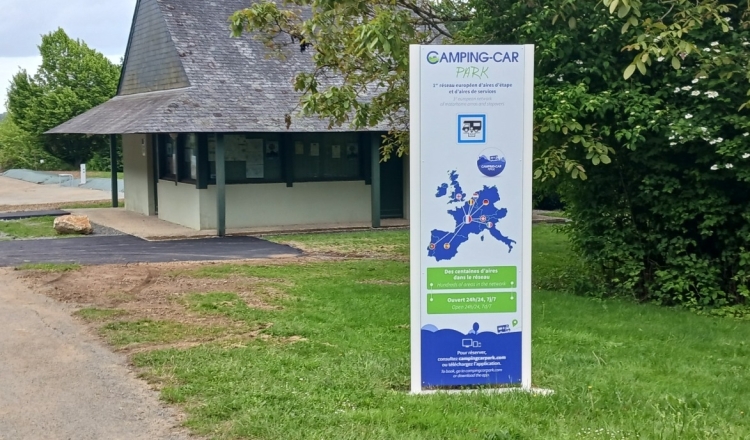 Camping-car Park Averton - Etang des Perles
