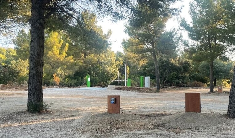 Aire de camping-car de Cuges les pins - Les Espèces