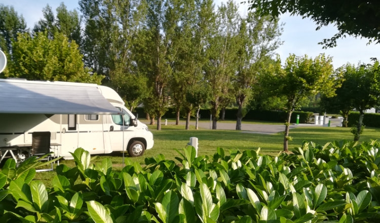 Aire Montcuq en Quercy Blanc