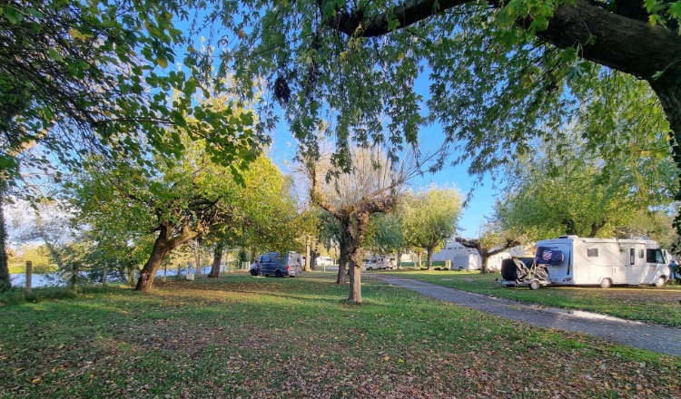 CAMPING de mon Village de Saint-Médard-de-Guizières