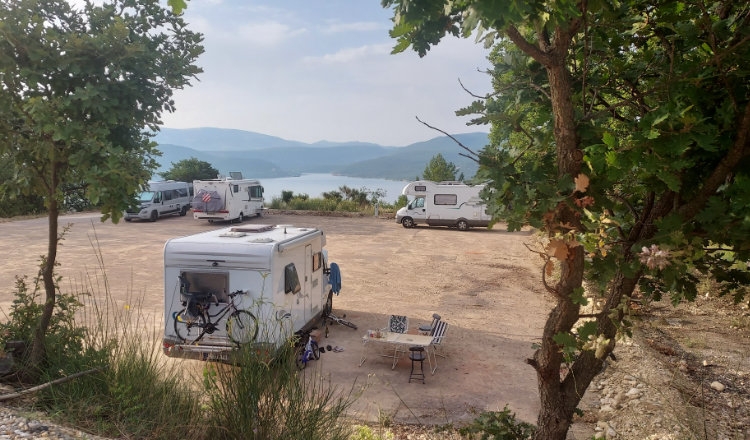 Stellplatz fr Wohnmobile STE CROIX DU VERDON - PANORAMIQUE CASTELLAS -  Camping-Car Park
