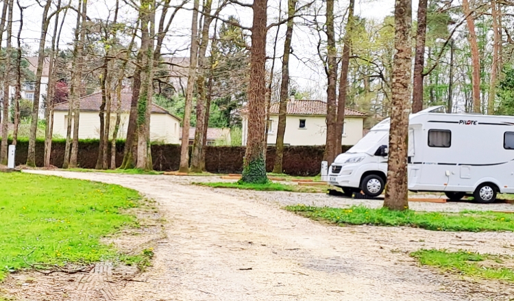 Camping-Car Park Saint-Laurent-sur-Gorre